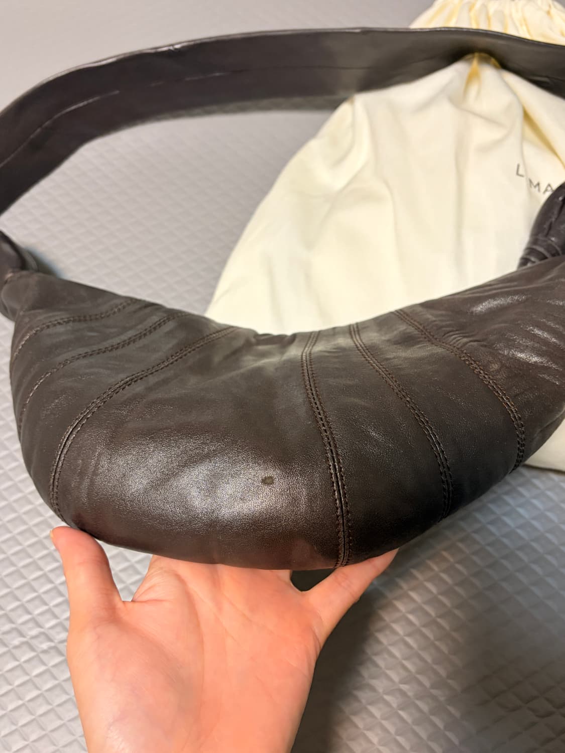 르메르 크로와상 다크브라운 상품이미지2
