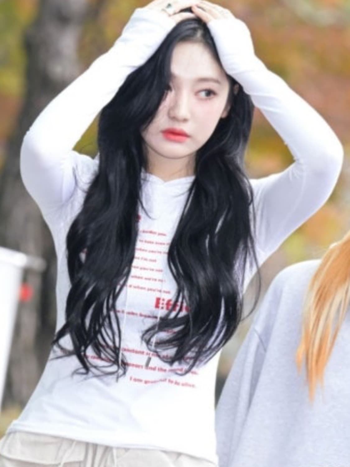 러브이즈트루 후드티 상의 [안유진, 닝닝 착용] 상품이미지2