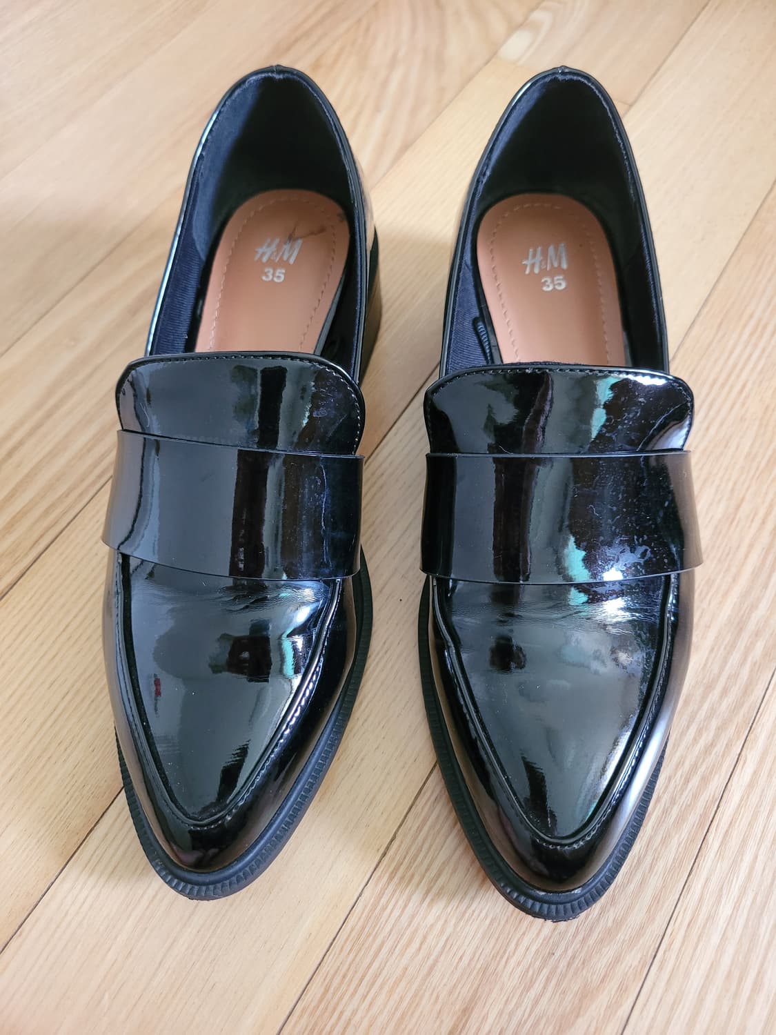 H&M 블랙 페이턴트 로퍼 35 상품이미지1