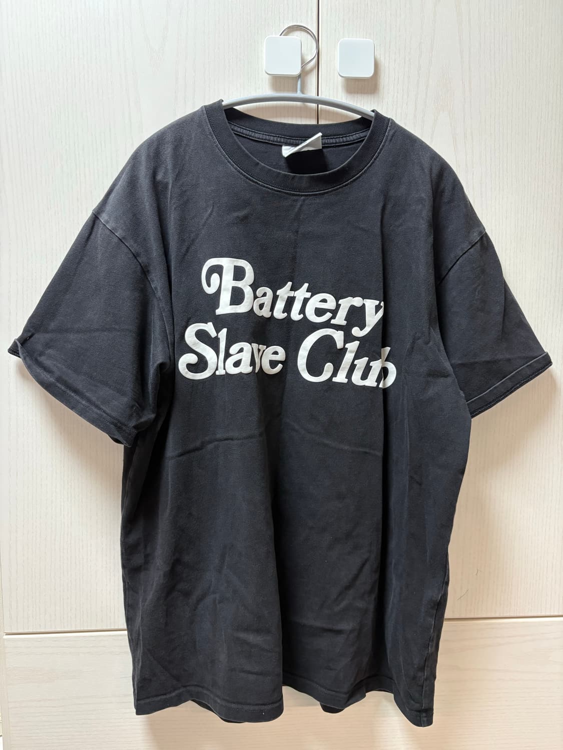 extraordinary Battery Slave Club 검정 반팔티  상품이미지1