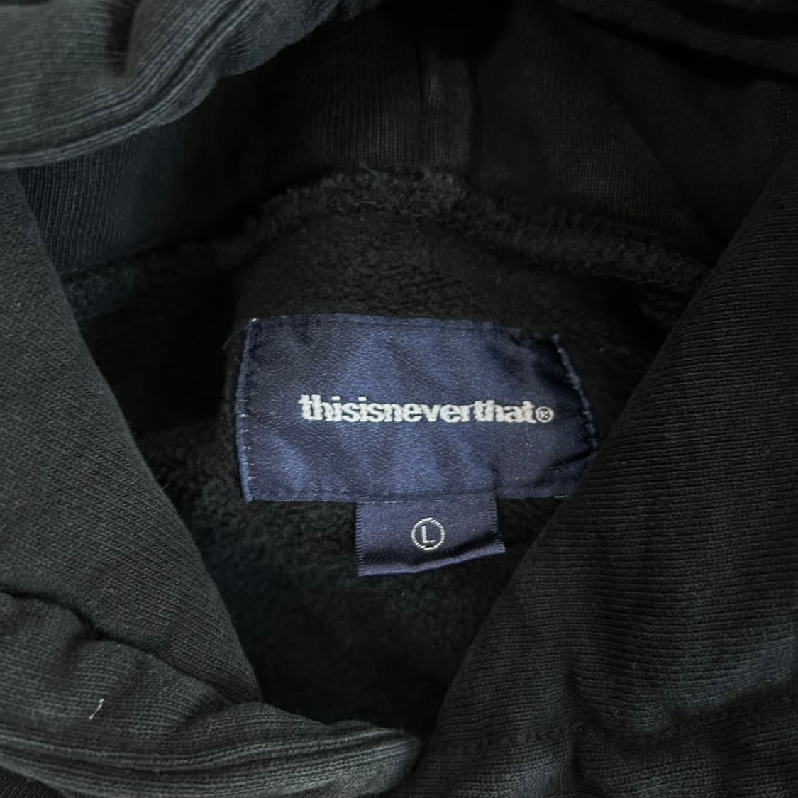 Thisisneverthat 디스이즈네버뎃 화이트로고 블랙후드티 상품이미지5