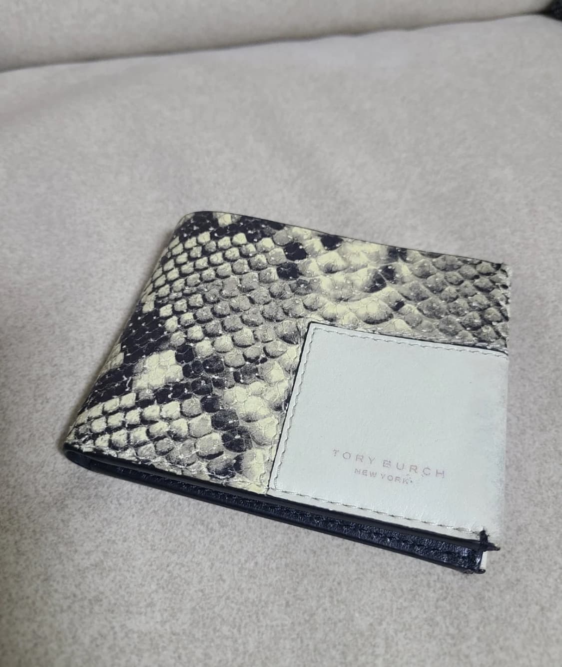 토리버치 뱀피 반지갑 상품이미지2