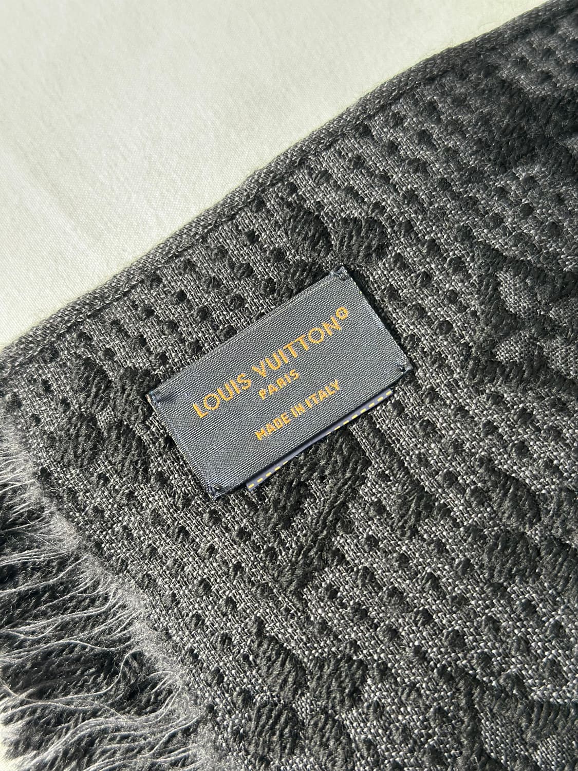 루이비통 모노그램 클래식 머플러 블랙 상품이미지4