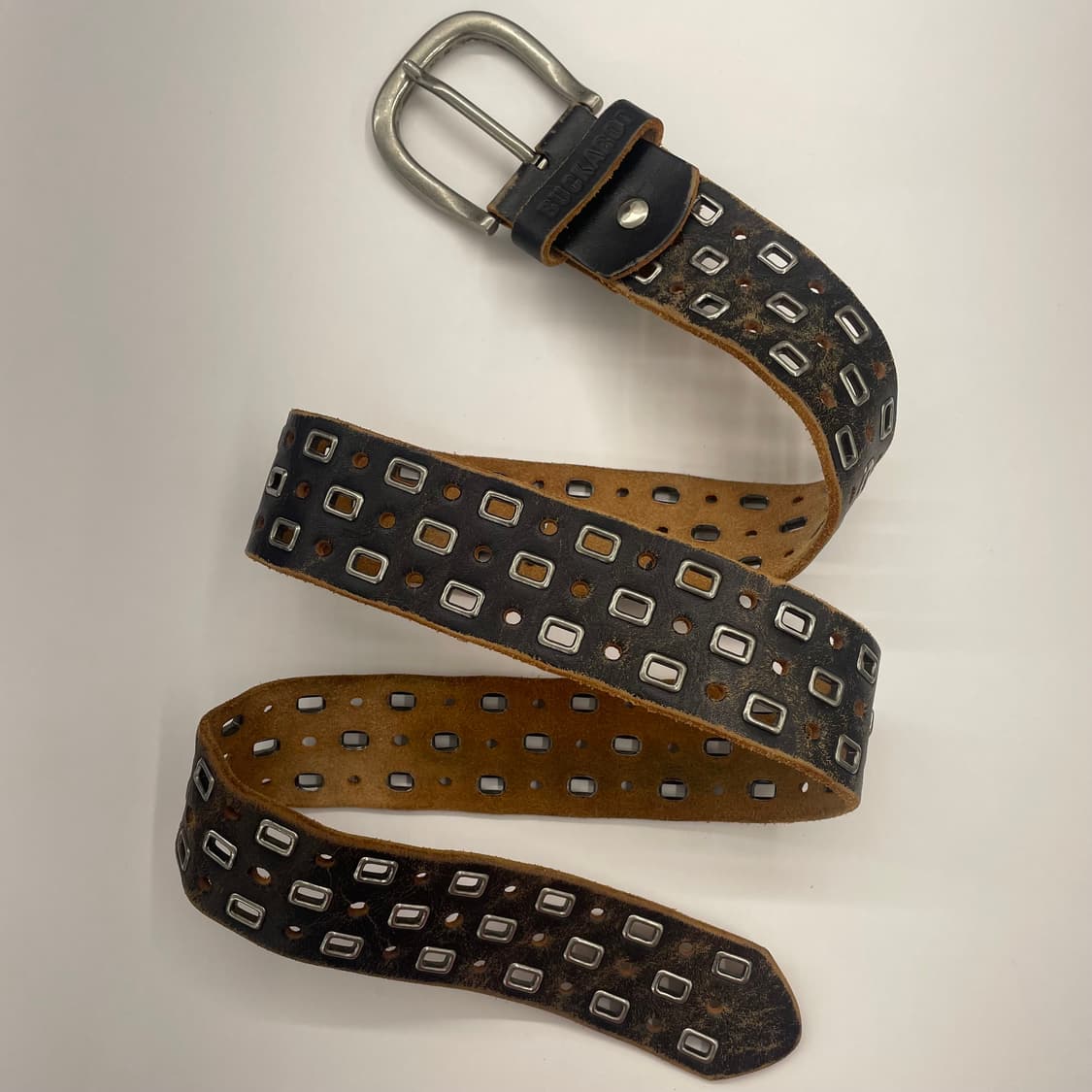 스퀘어 스터드 블랙 에이징 벨트 상품이미지1