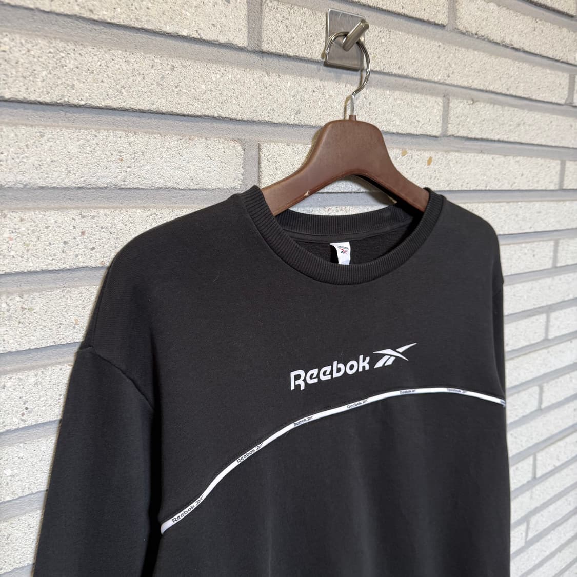 리복 파이핑 트랙 블랙 화이트 배색 맨투맨 상품이미지3