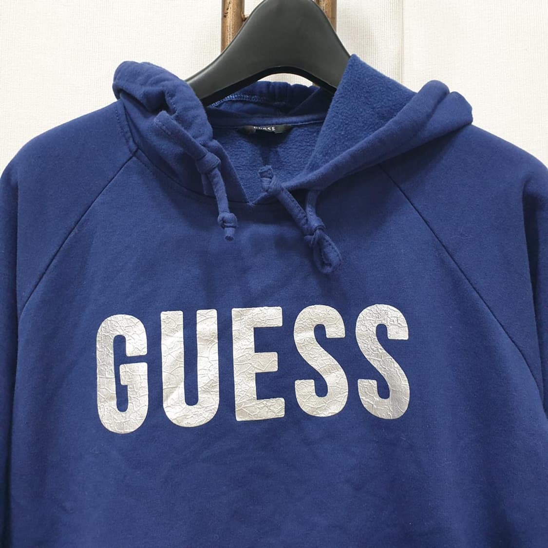 GUESS 게스 기모 크롭 후드티 XS 상품이미지3