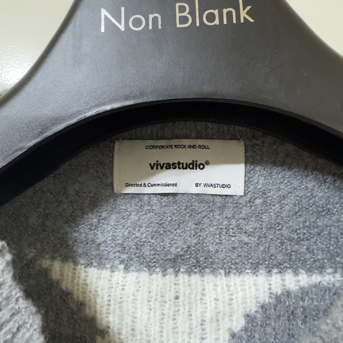 비바스튜디오 베스퍼 로고 니트 집업 그레이 M사이즈 상품이미지2