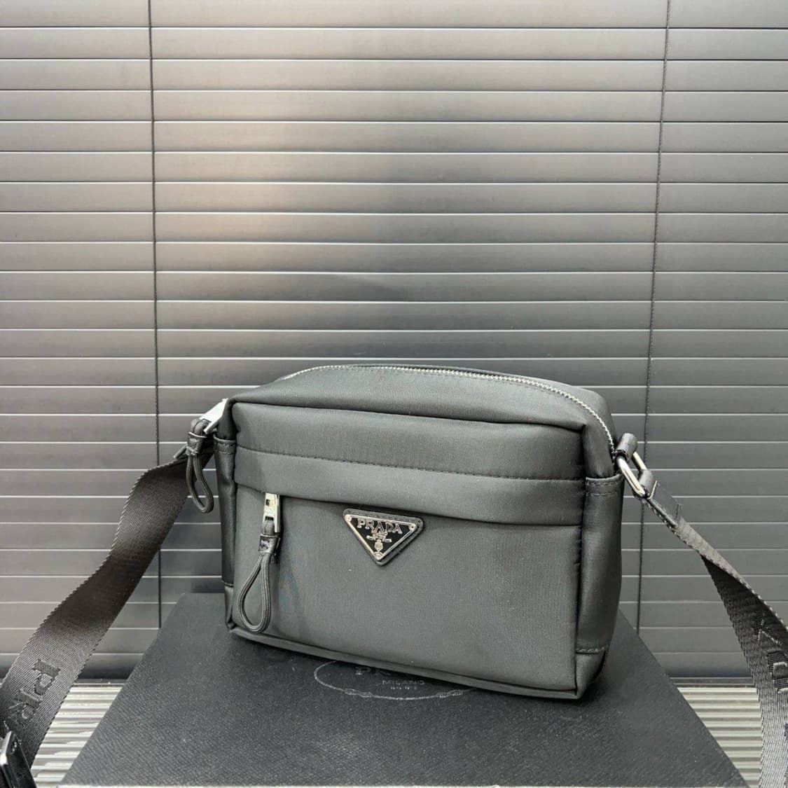프라다의 리나일론 숄더백 상품이미지2