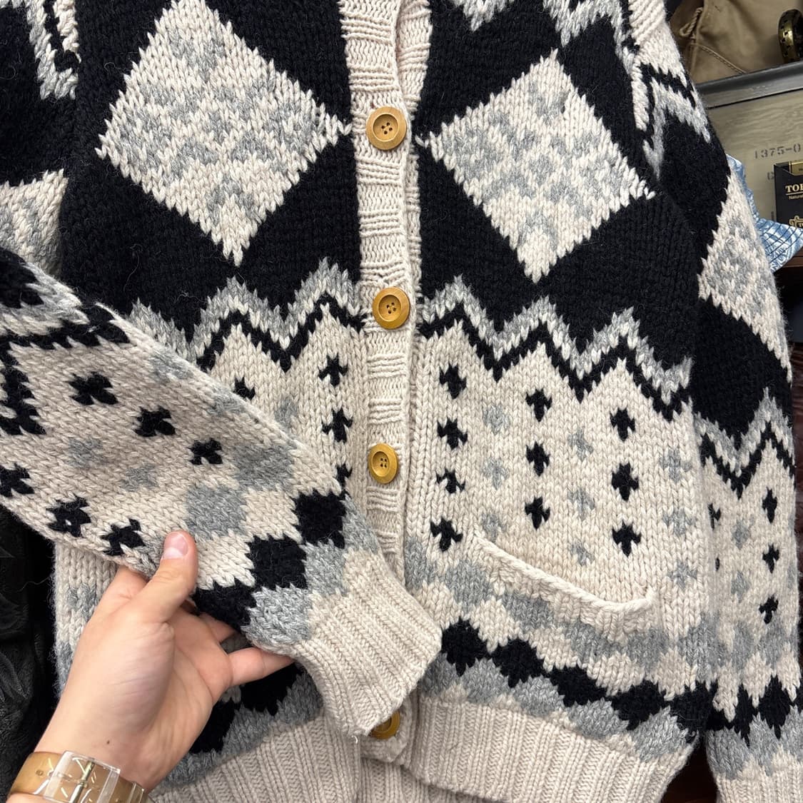 90s Rosebud 눈꽃송이 패턴 나무 단추 코위찬 스웨터 N97 상품이미지4