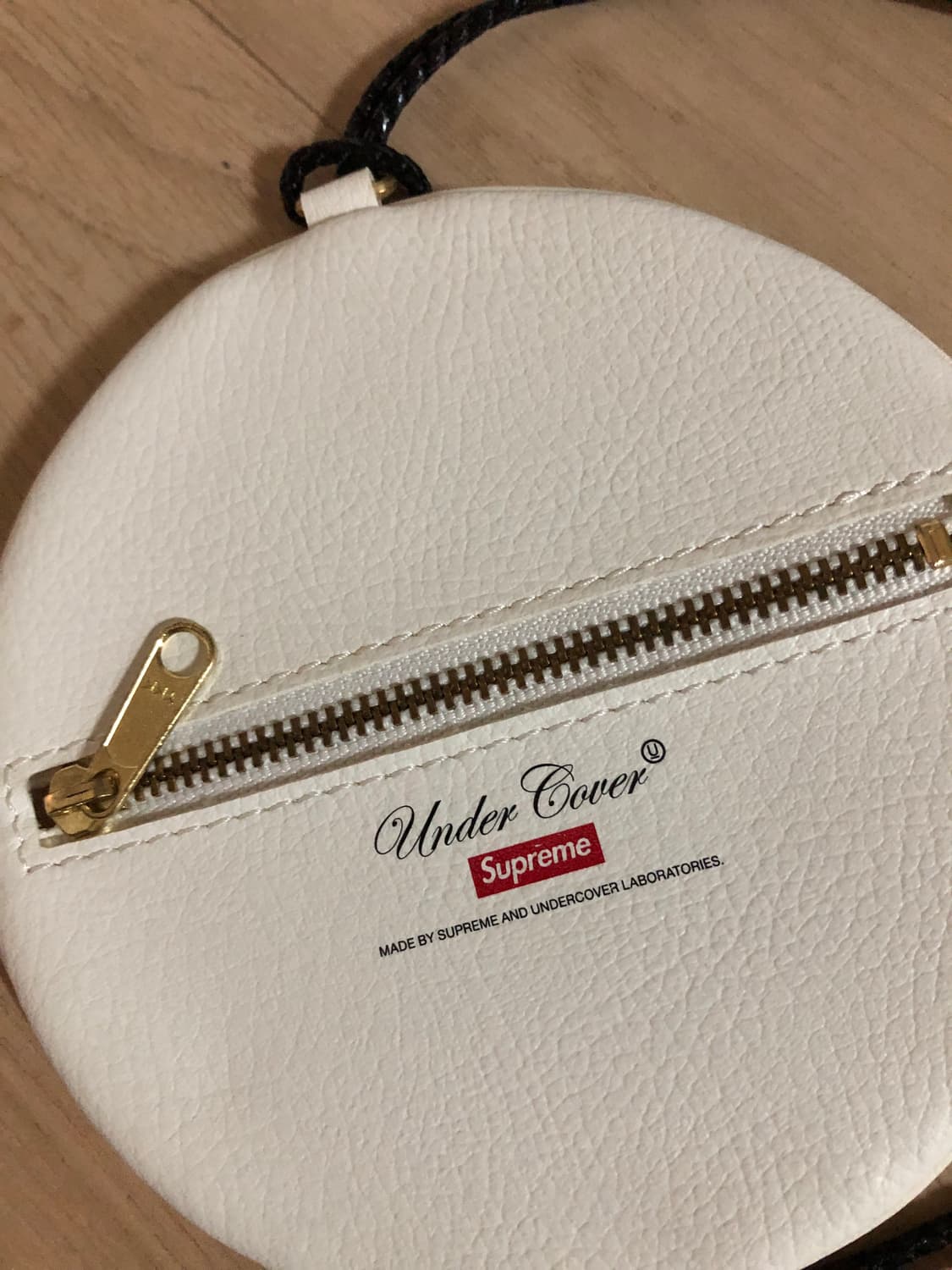 슈프림 x 언더커버 x 퍼블릭에너미 메달리온 파우치 백 상품이미지3