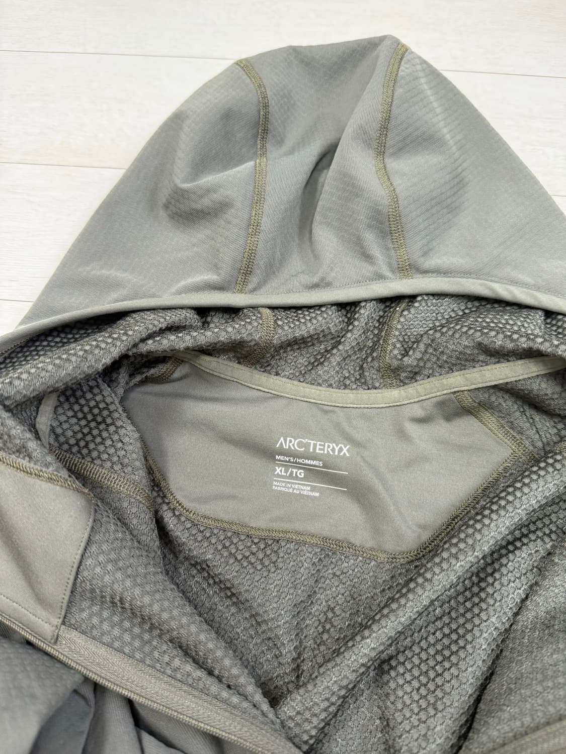 아크테릭스 델타 후디 XL 사이즈  상태 하자없이 뜯김없이 상태 좋습니다 상품이미지5