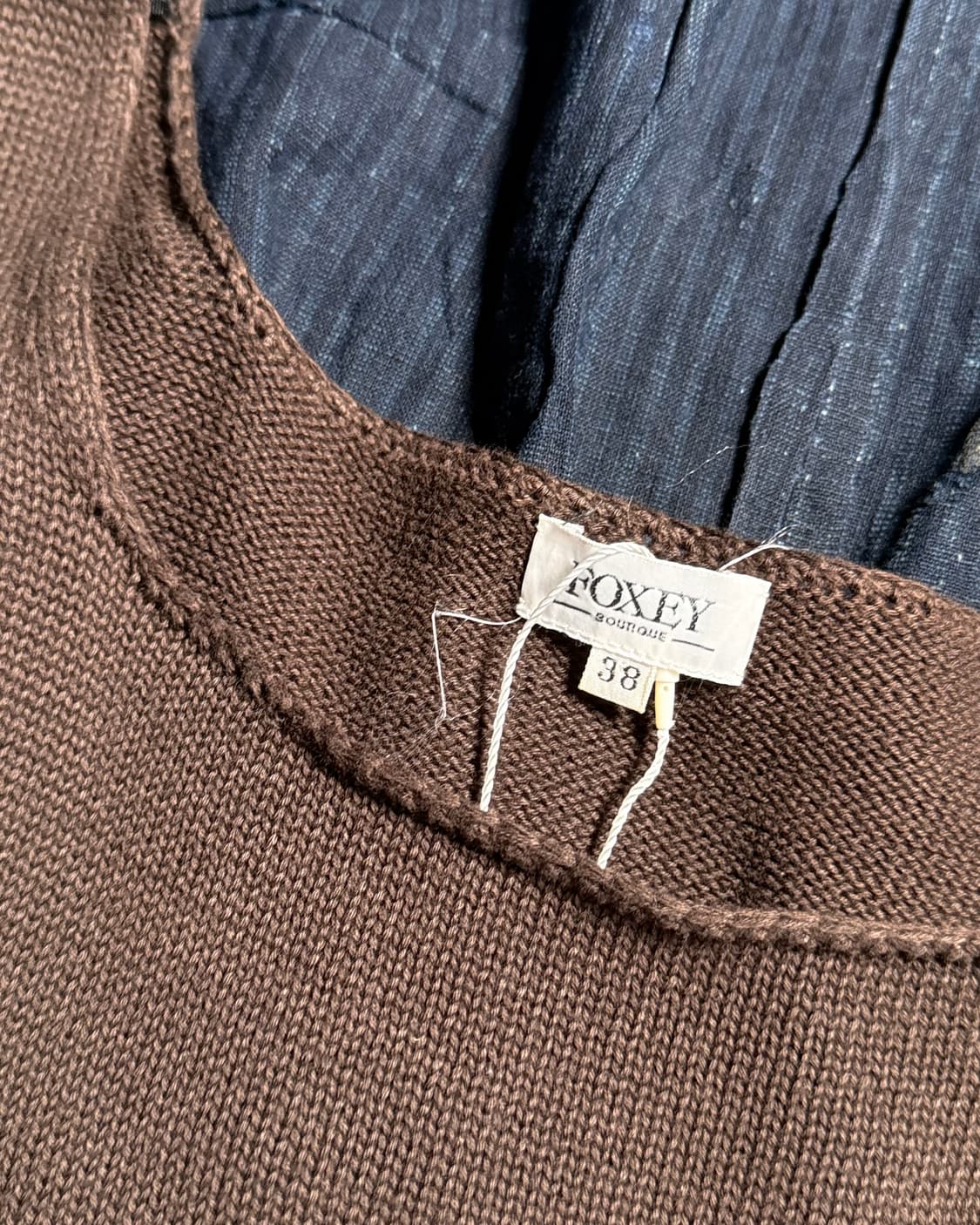 00‘s 폭시 부띠크 코튼 슬리브리스 니트 탑 38 no 상품이미지4