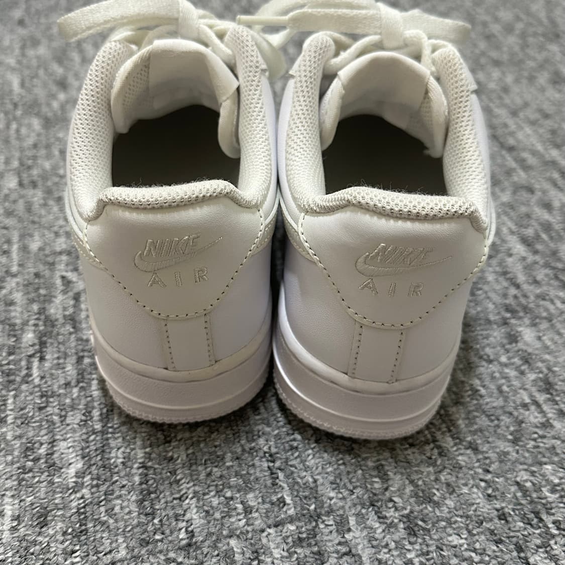 두켤레 가격! 나이키 에어포스 블랙 & 화이트 235 상품이미지10