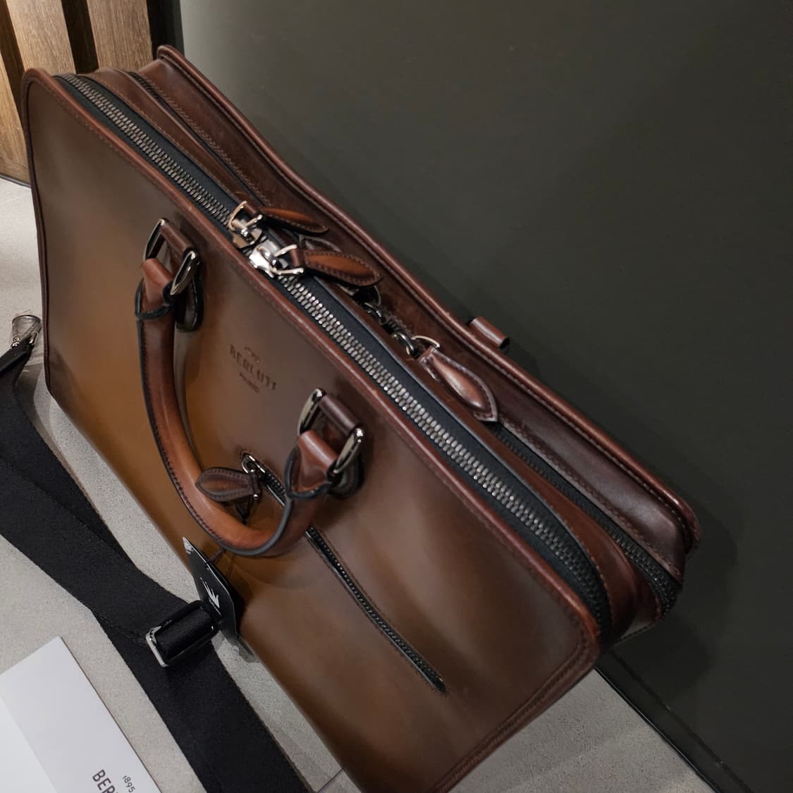 벨루티  네오 베네치아 가죽 크로스 브리프케이스 상품이미지6