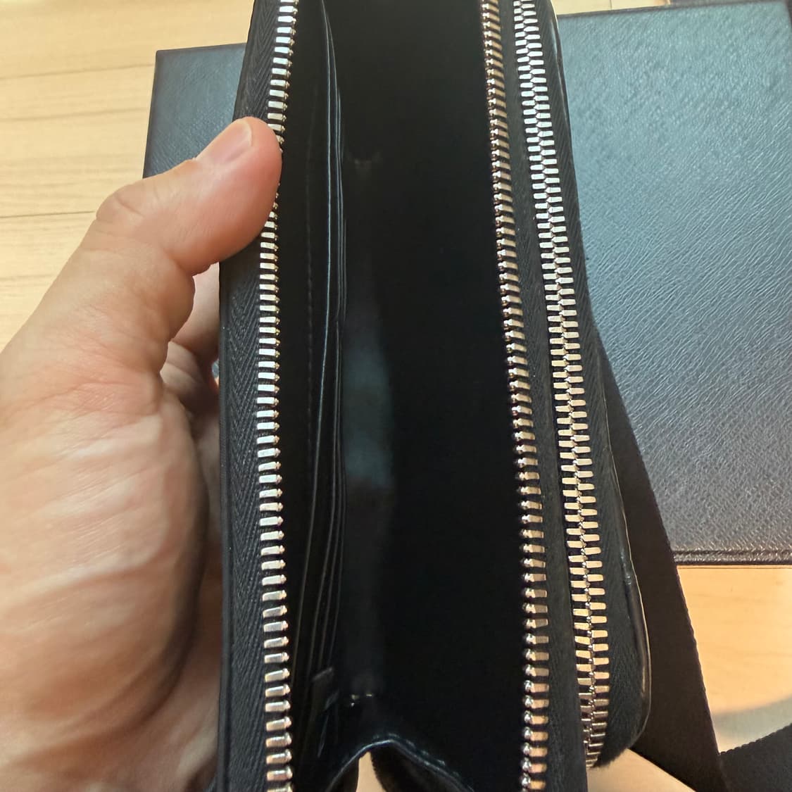 프라다 리나일론 벨트백(악어가죽버전) 팝니다 상품이미지4