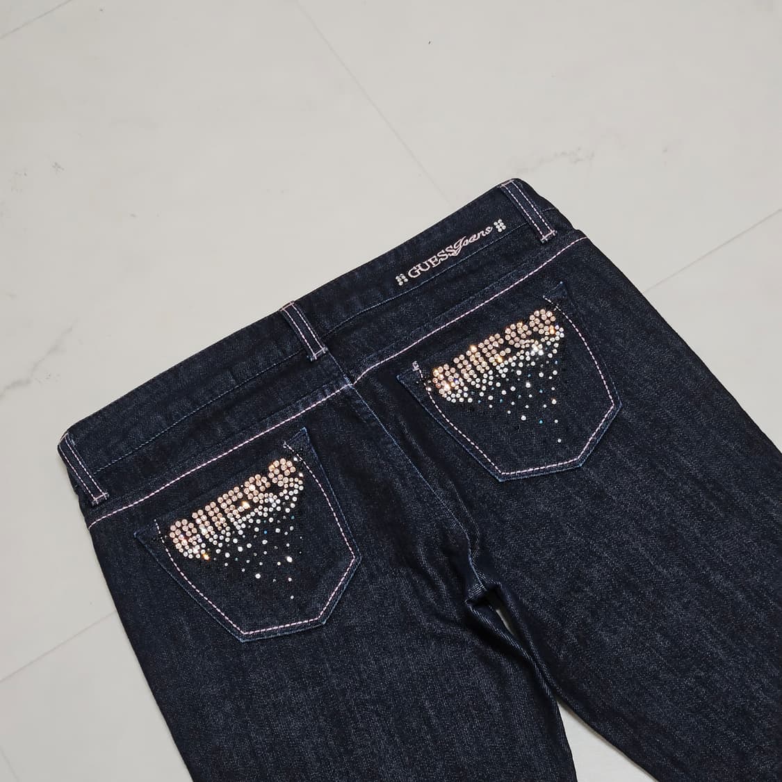 27 게스 큐빅 세미 부츠컷 진청 데님팬츠 상품이미지4