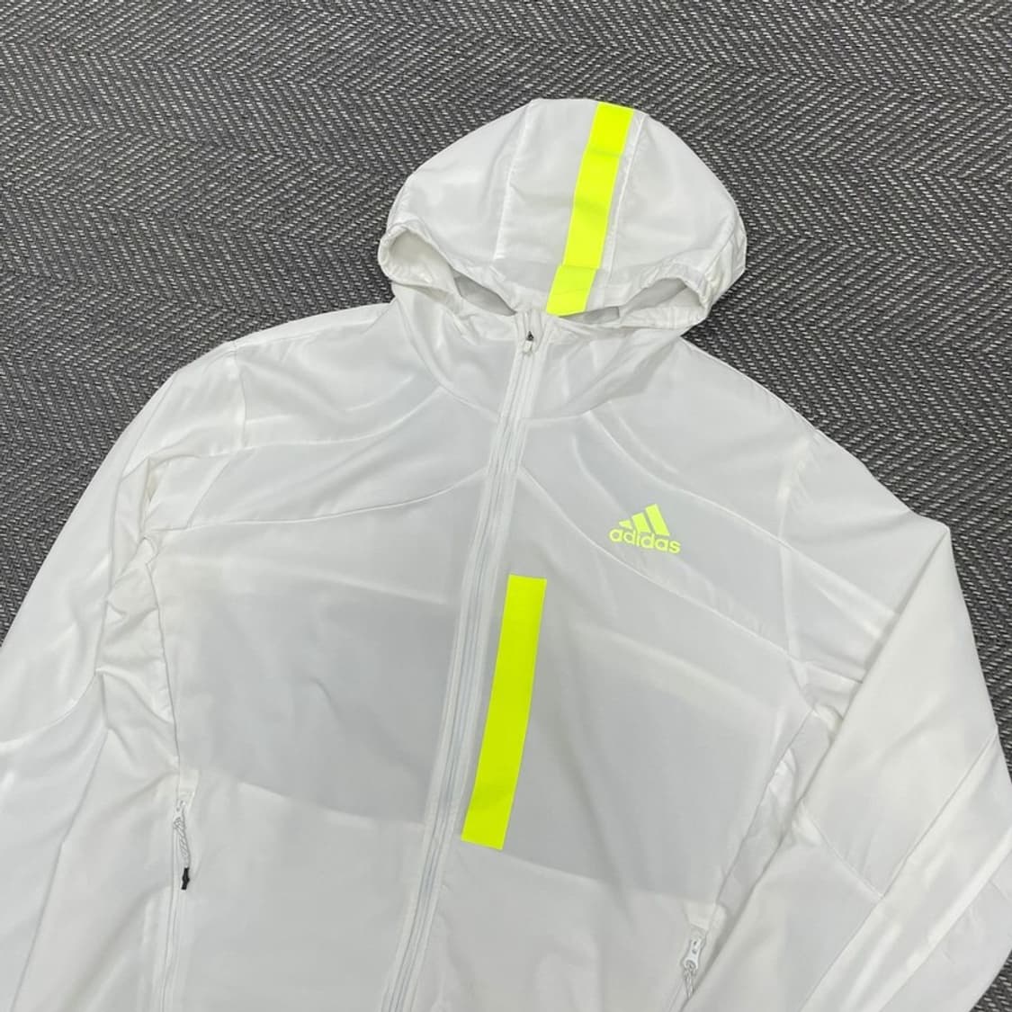 아디다스 로고 프린팅 바람막이 v0220 상품이미지3