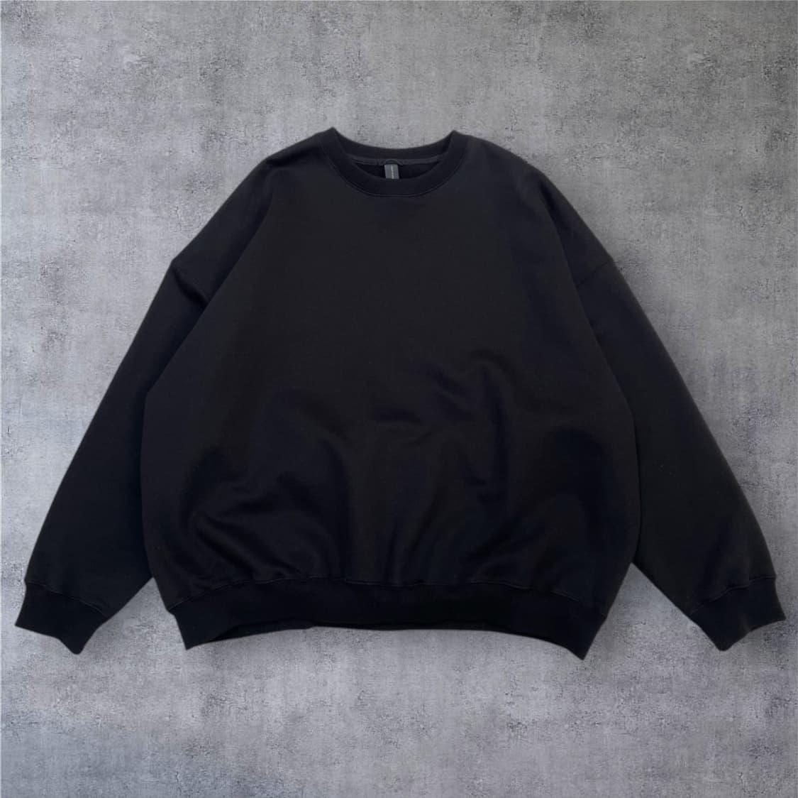 모이프 Moif 24FW 블랙 루즈핏 스웻셔츠 맨투맨 002 상품이미지1