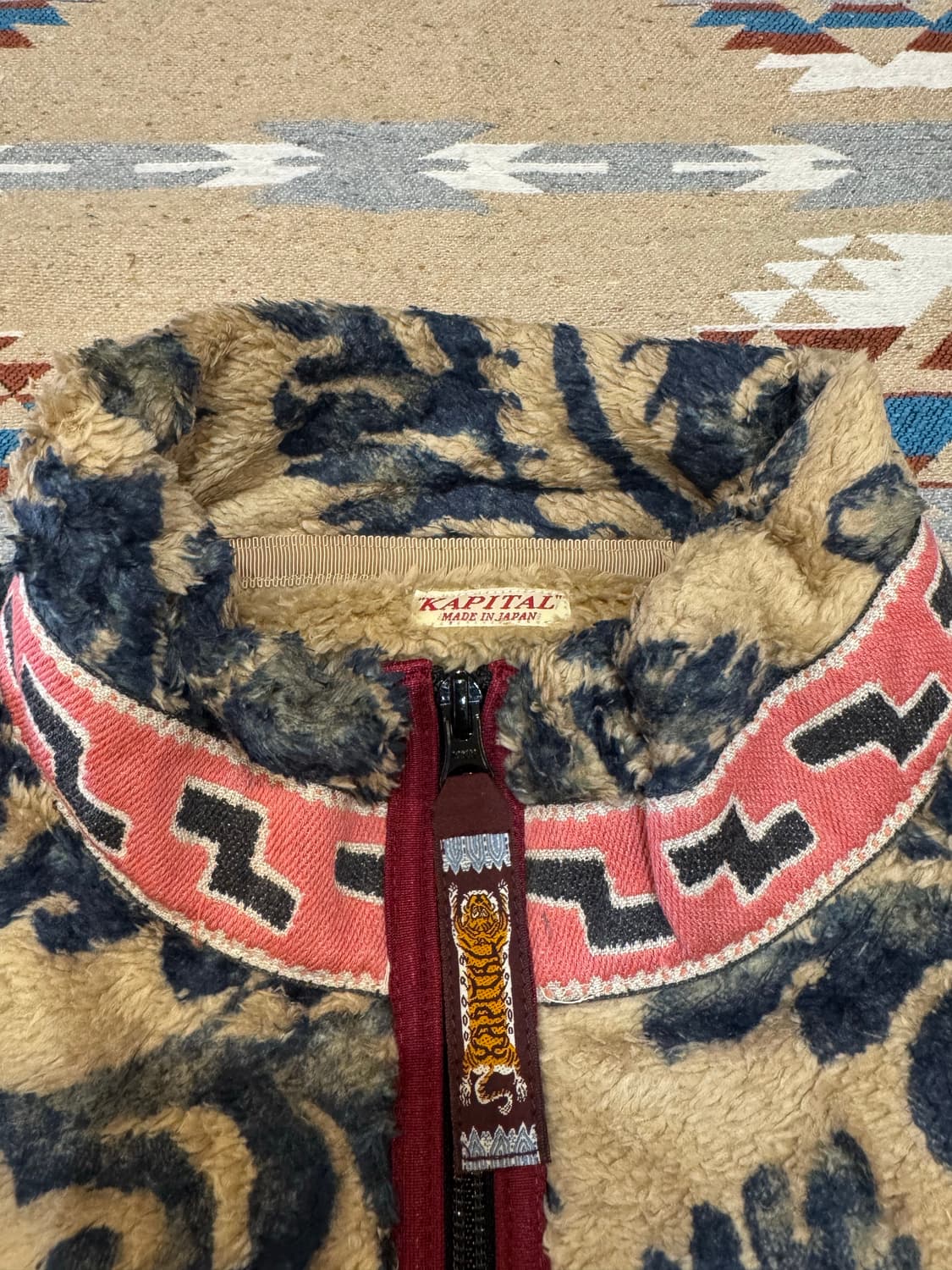 [3][L] 캐피탈 다마스크 패턴 마리아 플리스 상품이미지5