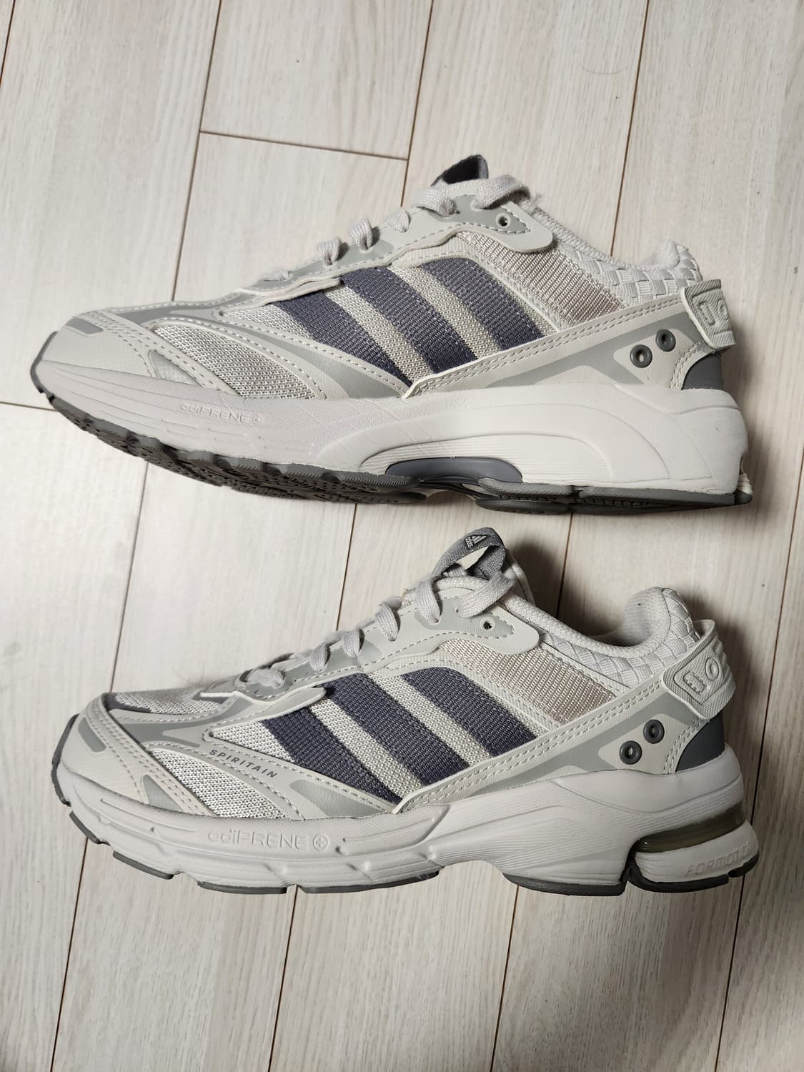 아디다스 운동화 스피리테인 2000 IE1890 러닝화 사이즈230

신 상품이미지5