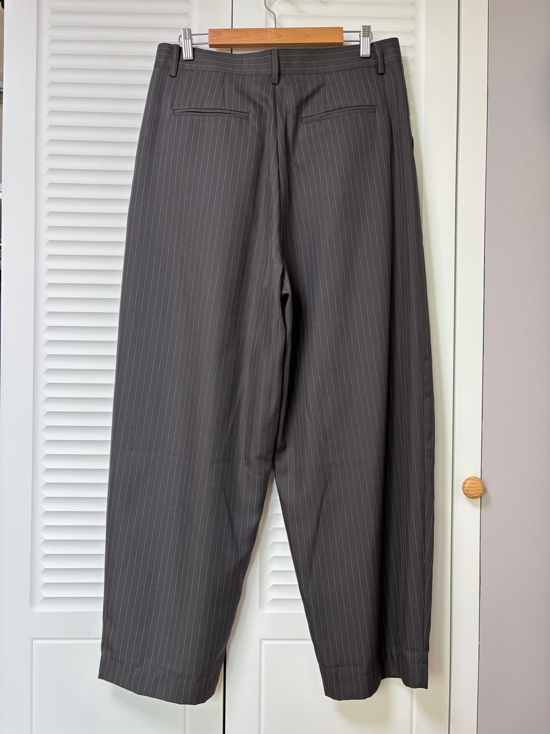 스웨이드 TWO TUCK STRIPE SLACKS 상품이미지3