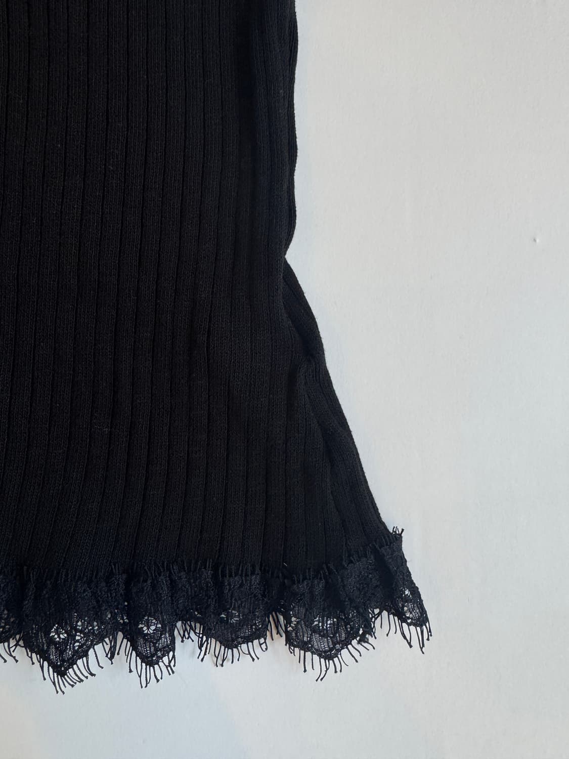 Black Lace-Panel Ribbed Top  상품이미지3