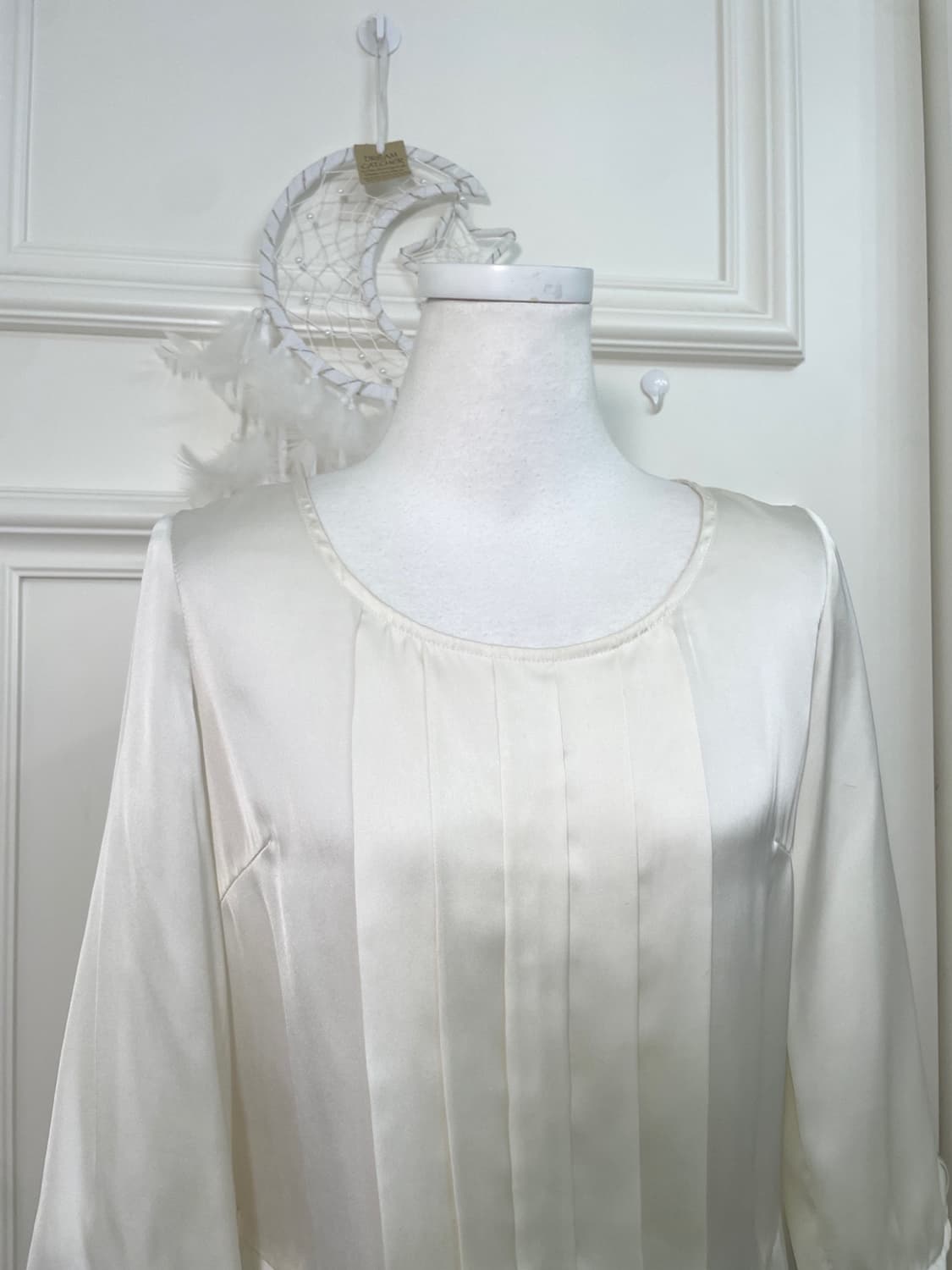 ivory satin pleats ruffle blouse(size-S) 상품이미지6