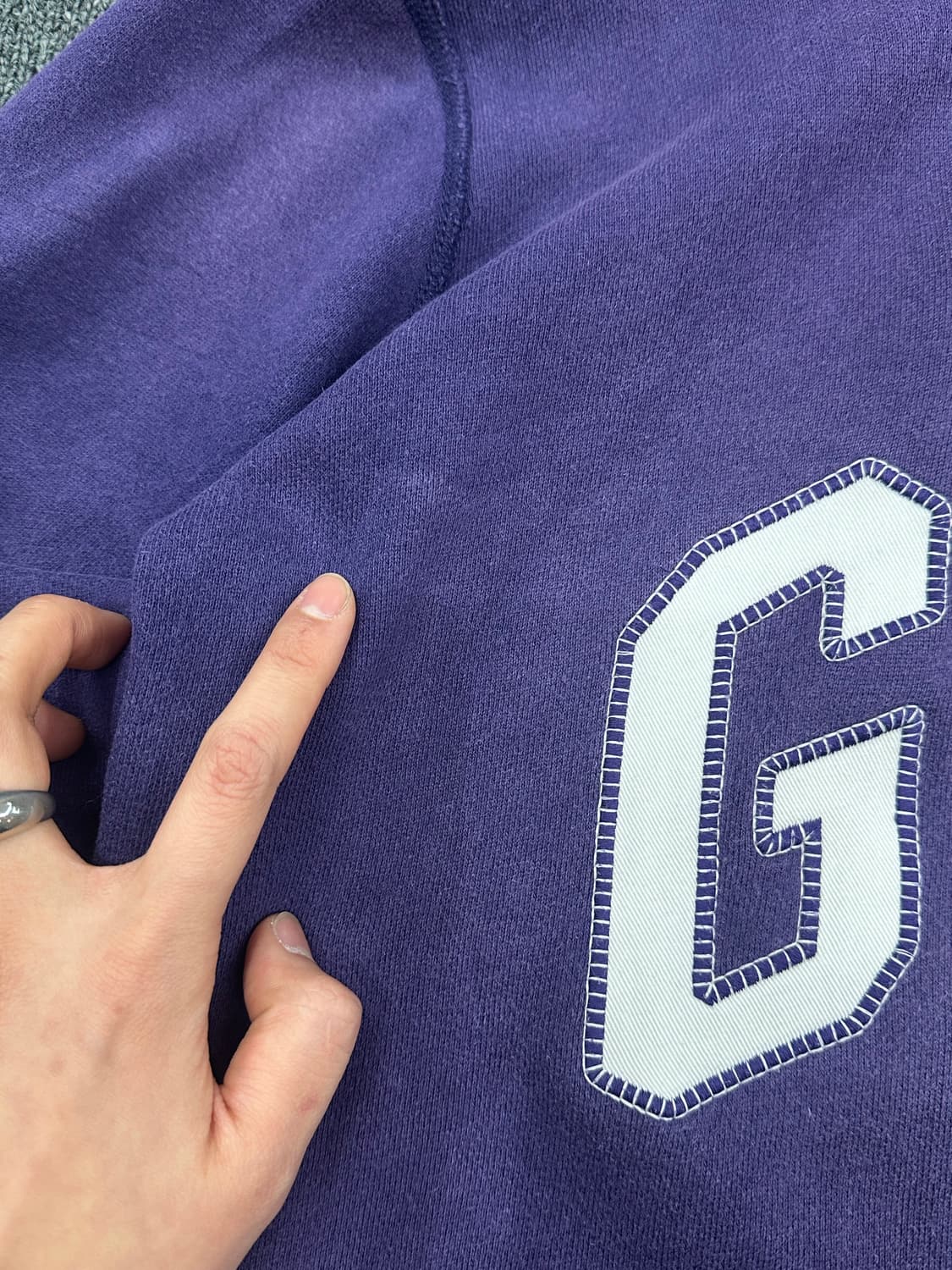 XS)GAP 헤리티지 로고 다크 바이올렛 후디 상품이미지4