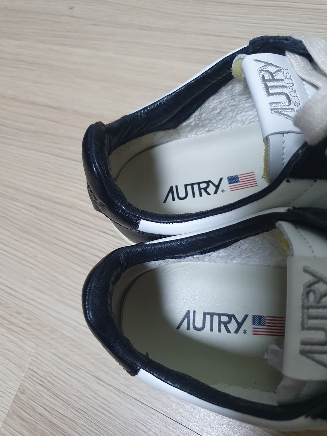 오트리 메달리스트 블랙/화이트 스니커즈 260~65 상품이미지8