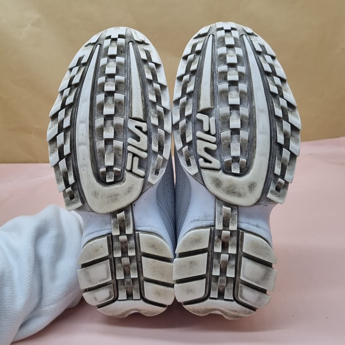 휠라  디스럽터2 흰색 운동화 235 상품이미지3