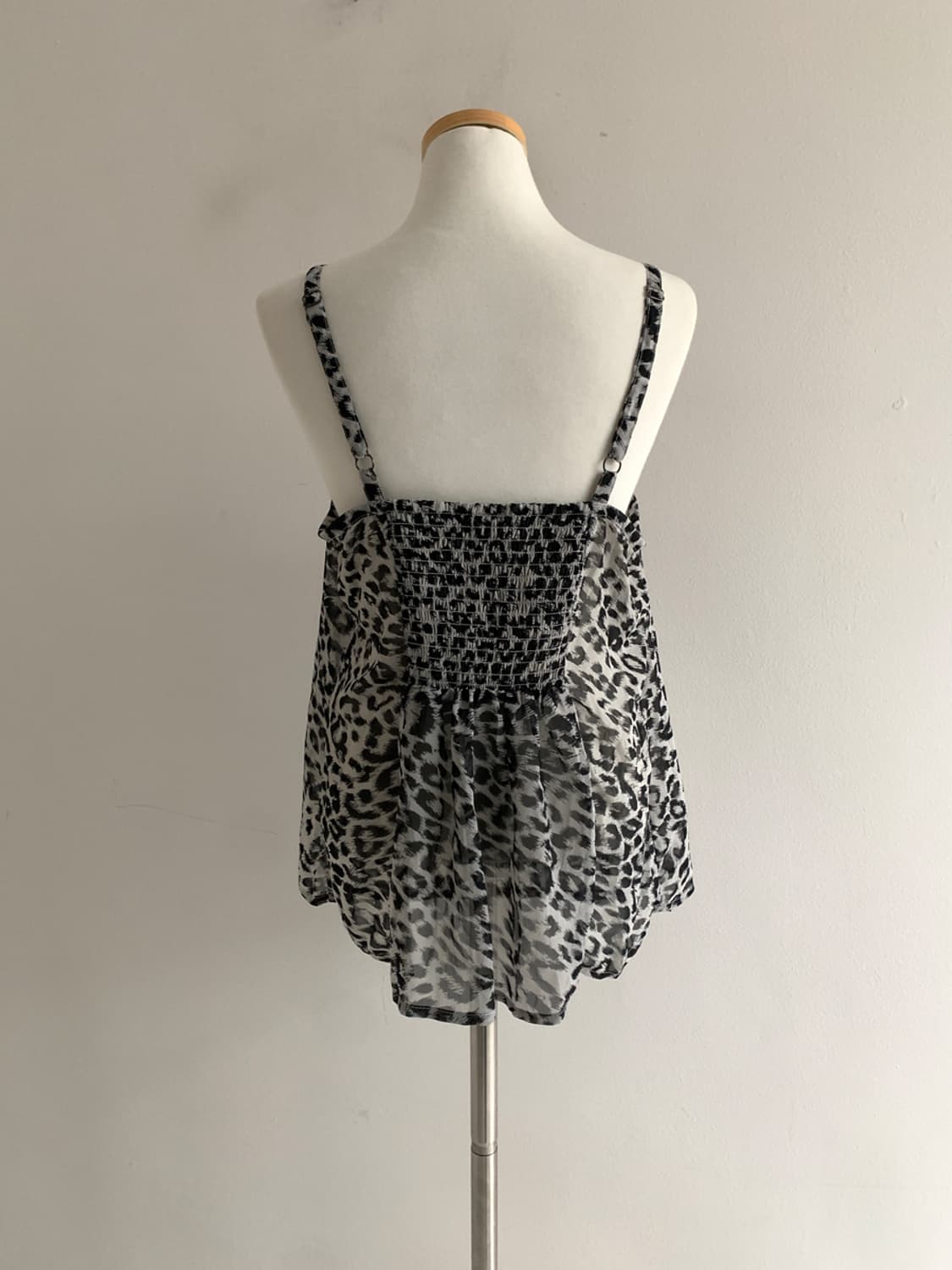 Zebra Ruffle Smocked Blouse 상품이미지5