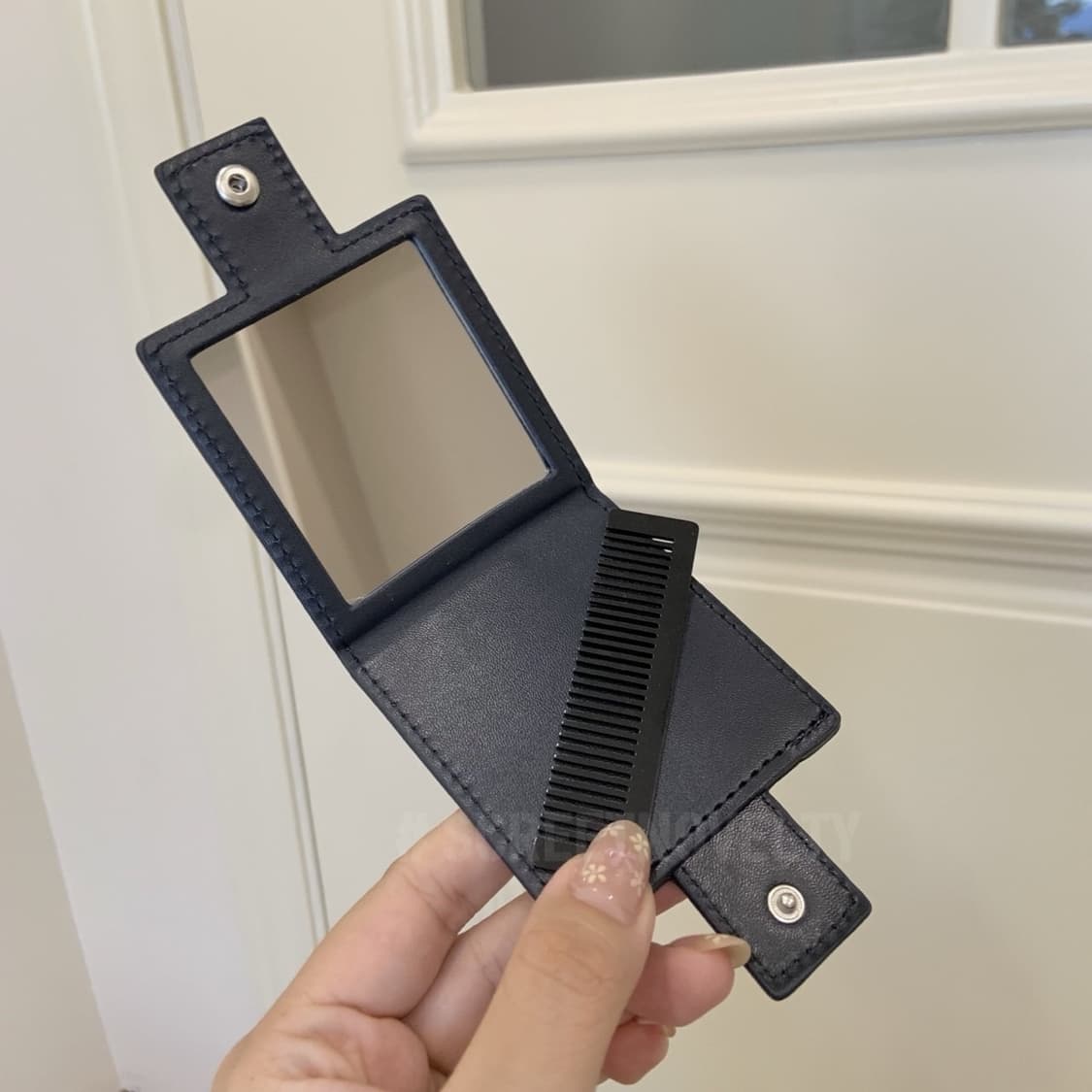 샤넬뷰티 블루 드 퍼퓸 그루밍 똑딱이 거울 & 빗 세트  상품이미지9