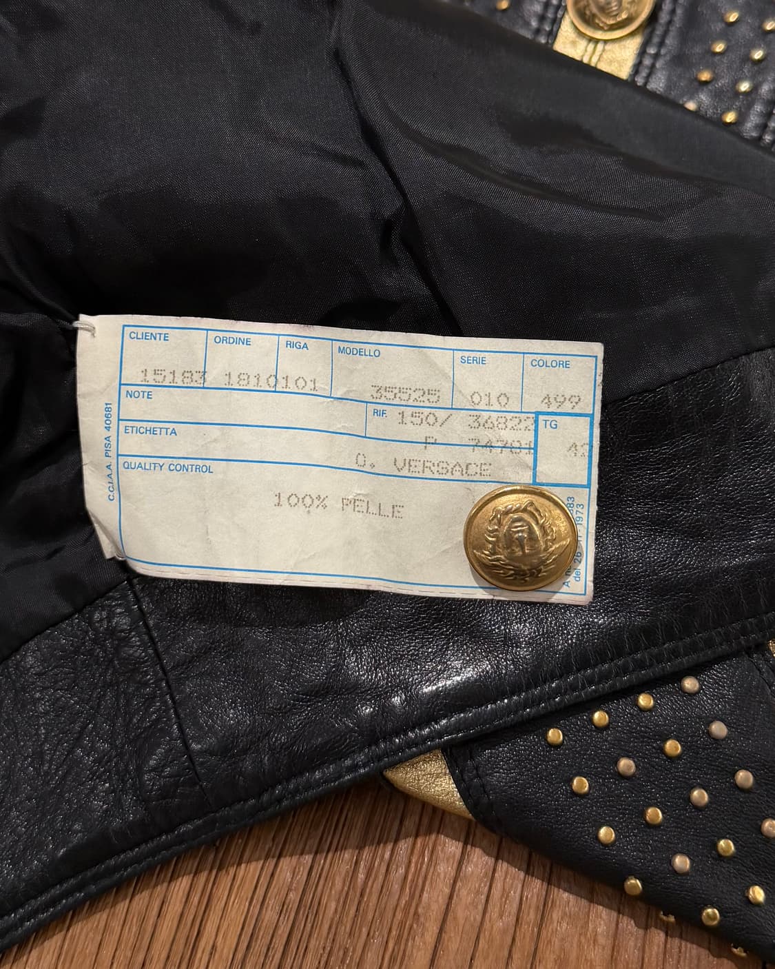 지아니 베르사체 블랙 SS92 스터드 장식 골드 메탈릭 크롭 자켓 상품이미지8