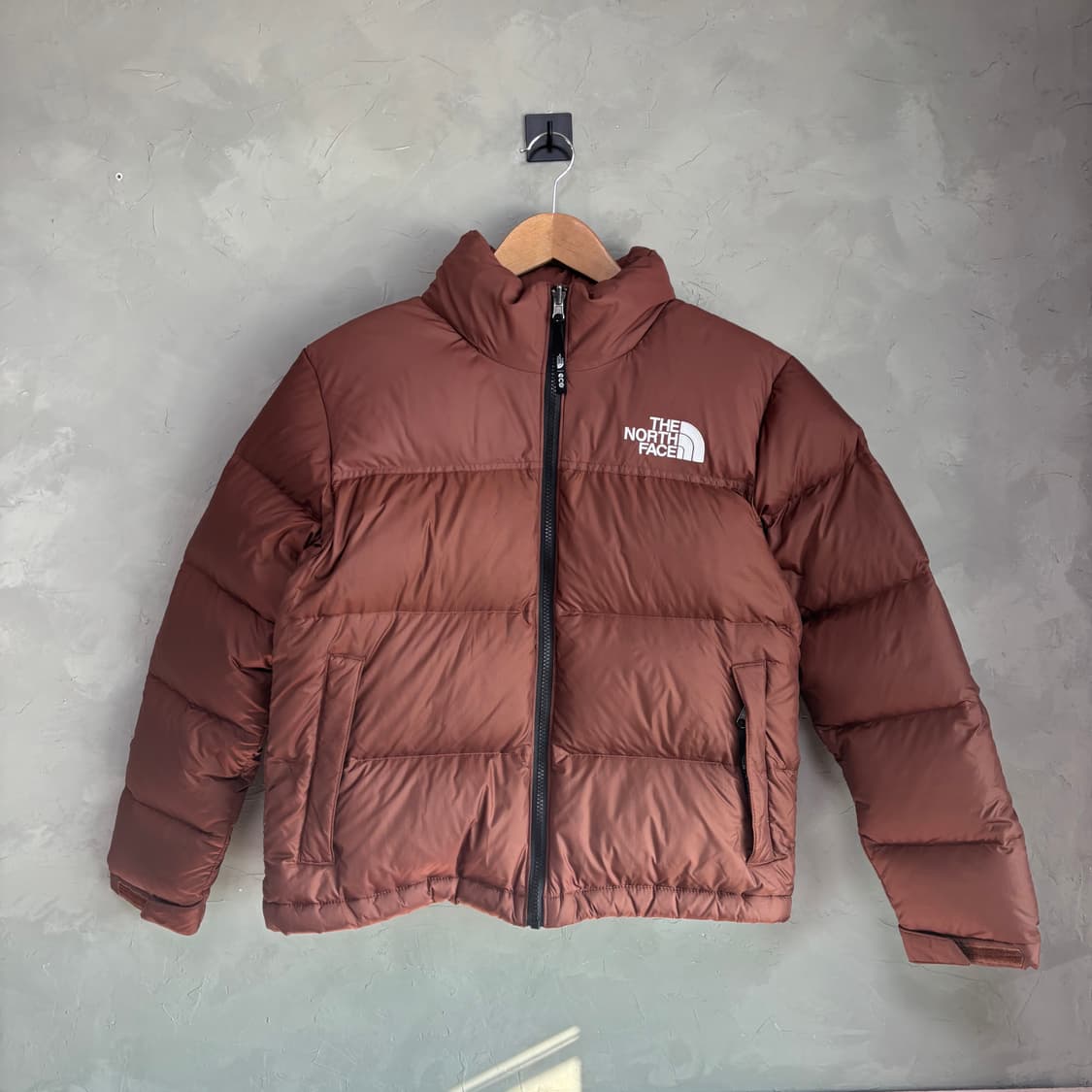 노스페이스 1996 에코 눕시 구스다운 패딩 브라운 상품이미지1