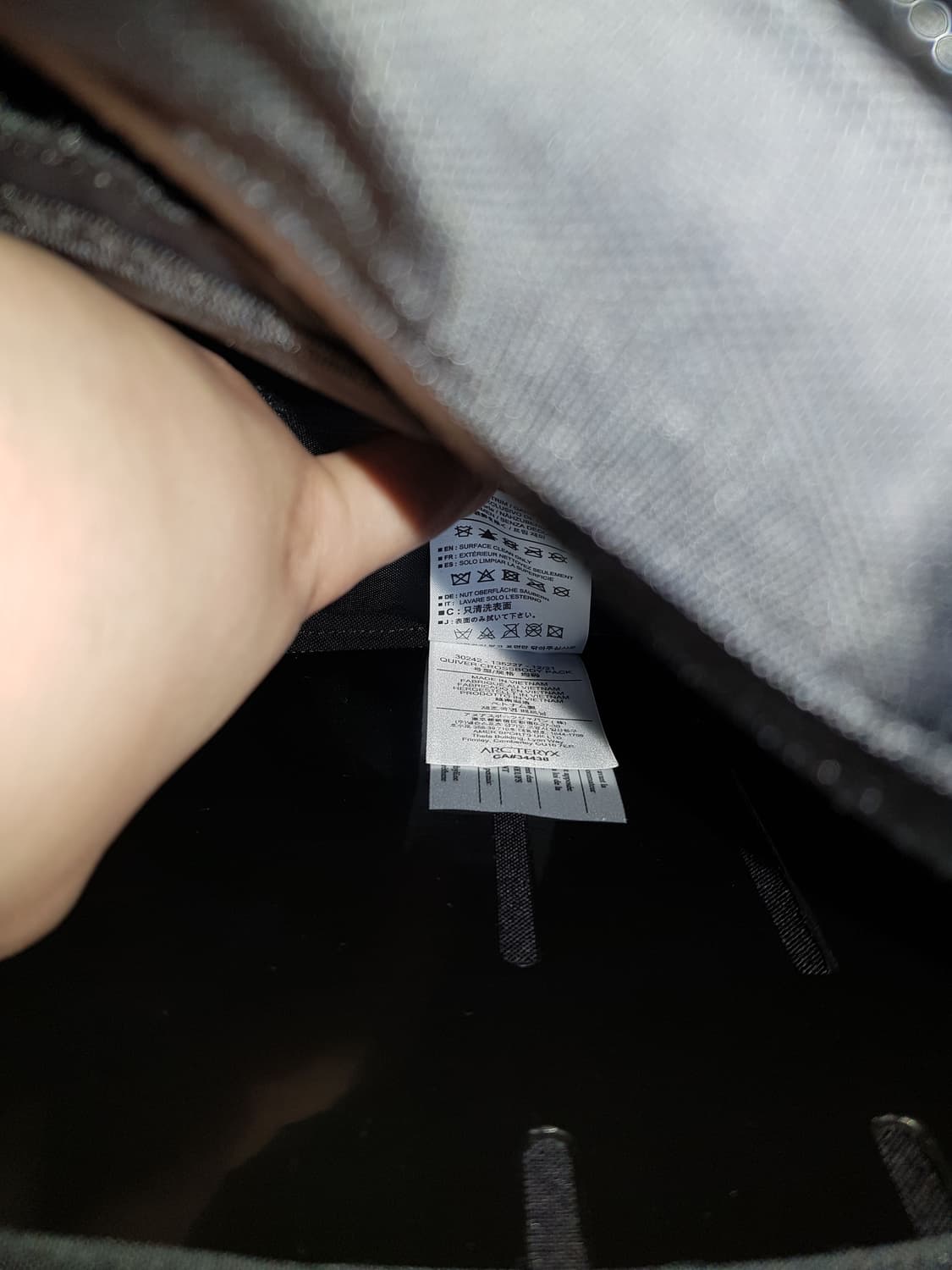 아크테릭스 시스템A 퀴버 크로스바디백 블랙 울트라 바이올렛 상품이미지10