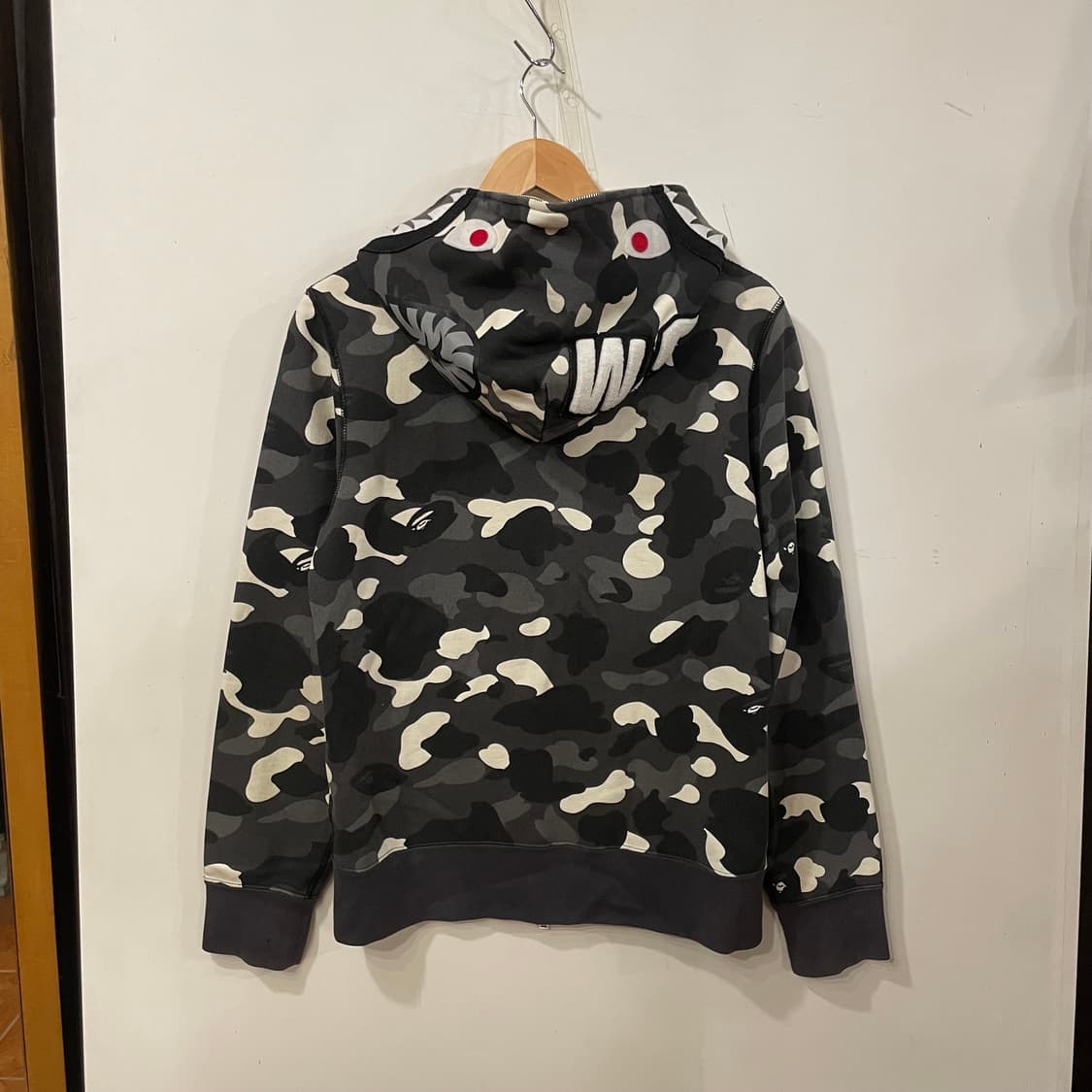 베이프 시티카모 샤크후드집업 m 상품이미지1