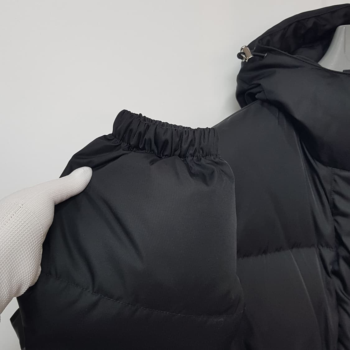 프라다 리나일론 삼각로고 버클 후드 다운 패딩 29Y966 상품이미지4