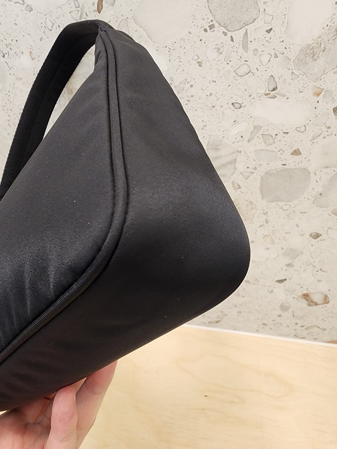 프라다 블랙 테수토 2000 리에디션 리나일론 호보백 2023 상품이미지8