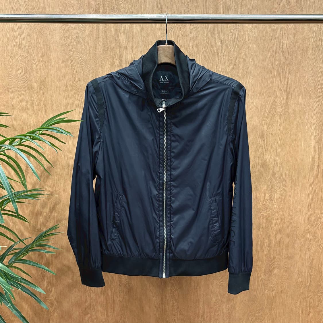 아르마니 익스체인지 긴팔 후드 집업 사이드 로고 레터링 디테일 블랙 상품이미지1