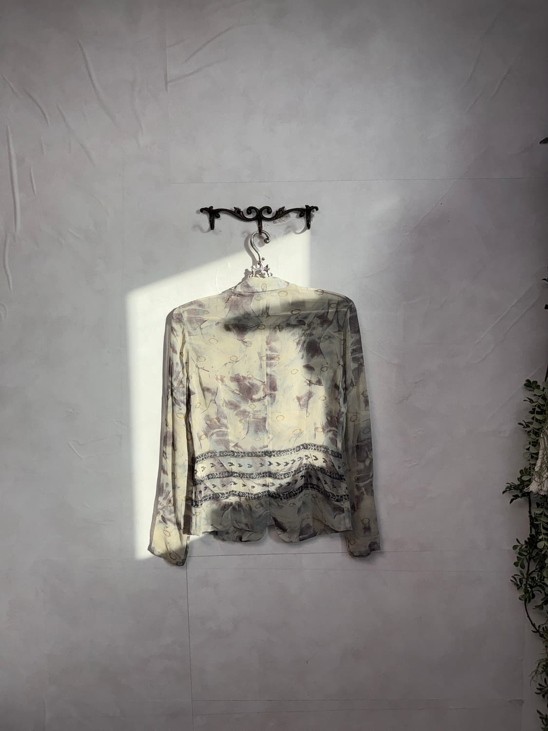 Ethnic tie dye graphic blouse 상품이미지3