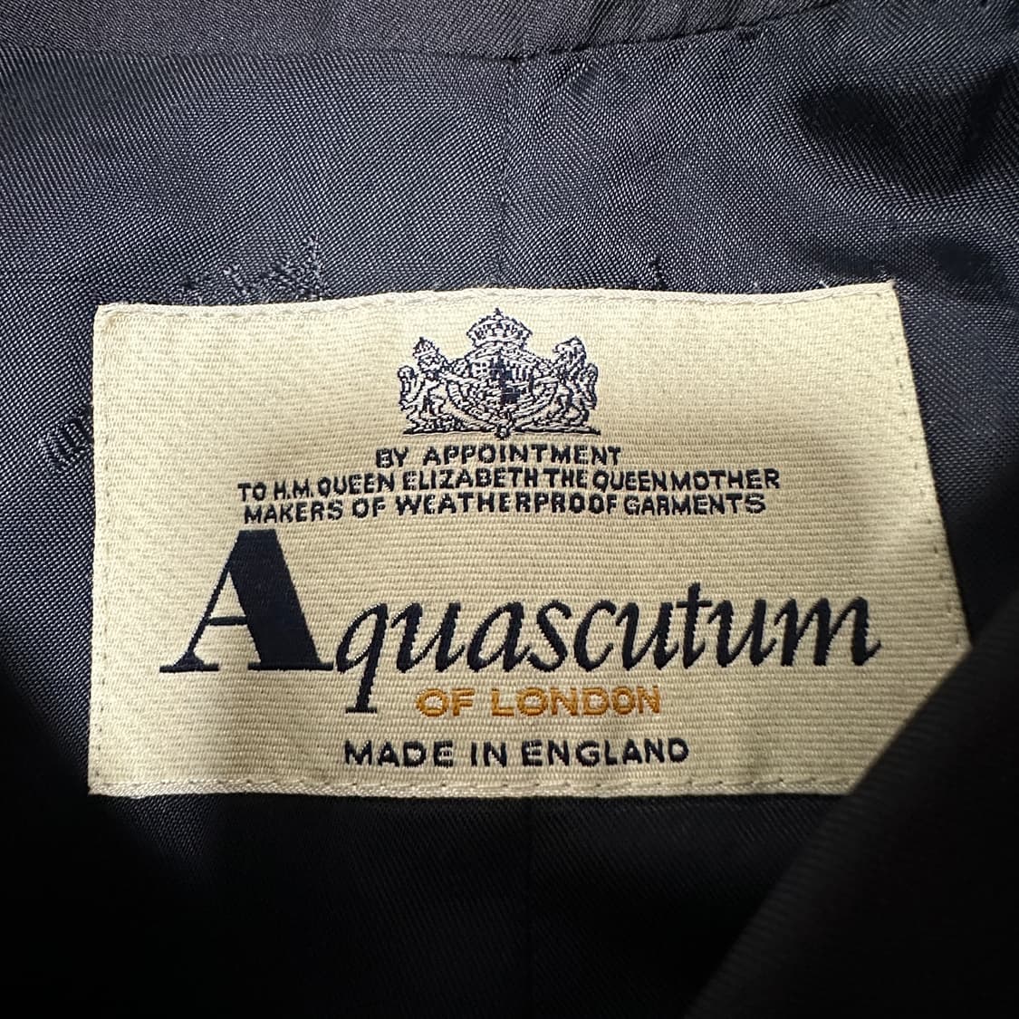 AQUASCUTUM england made silk long coat 상품이미지3