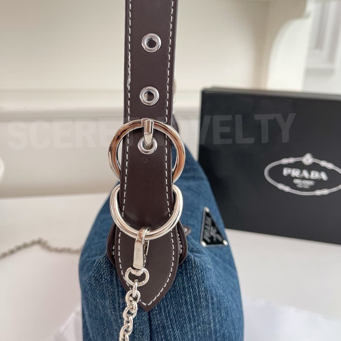 프라다 데님 체인 숄더 크로스 백 무배 상품이미지10