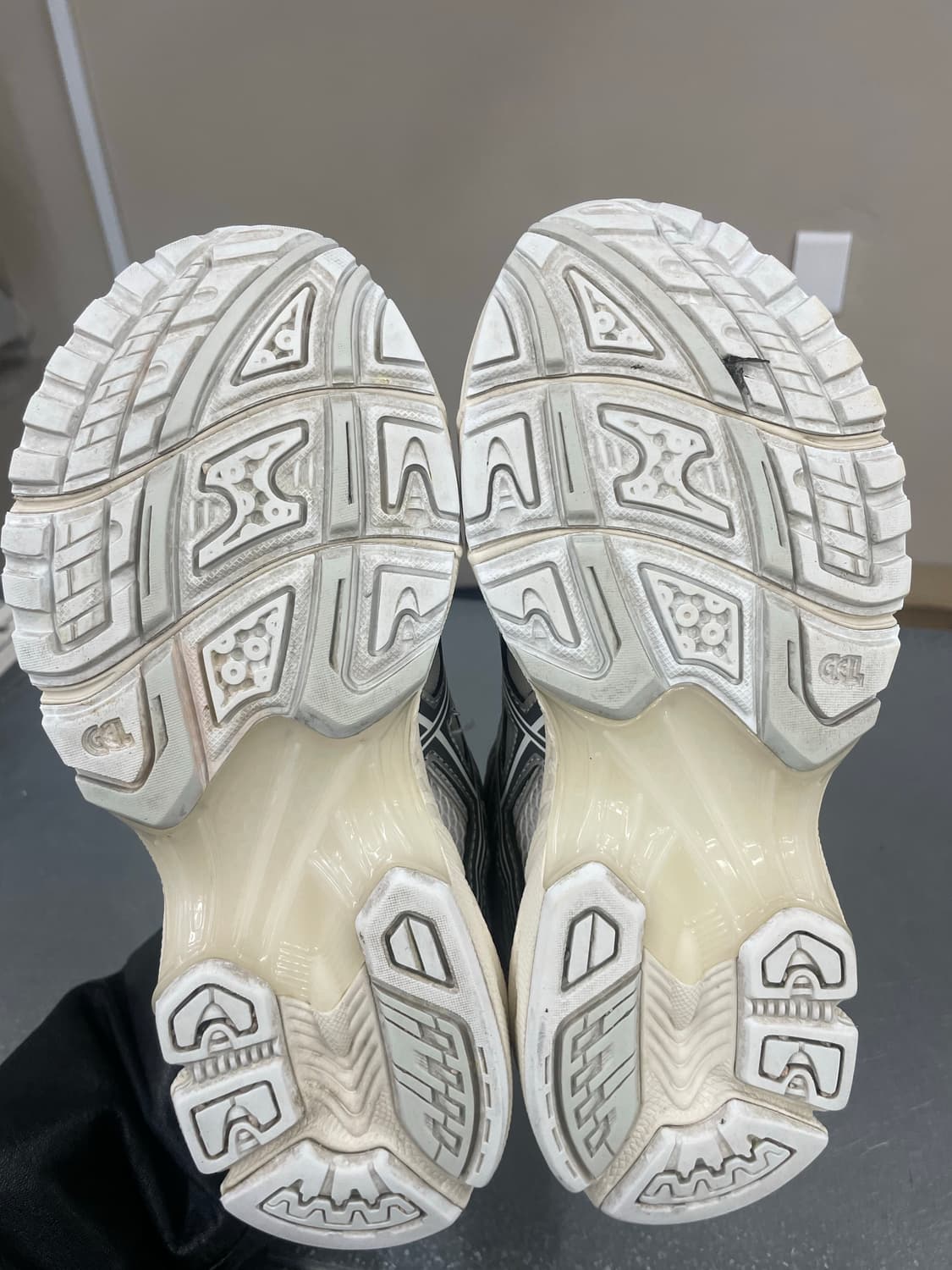 아식스 젤 님버스 10.1 화이트 글레이셔 그레이 240 상품이미지6