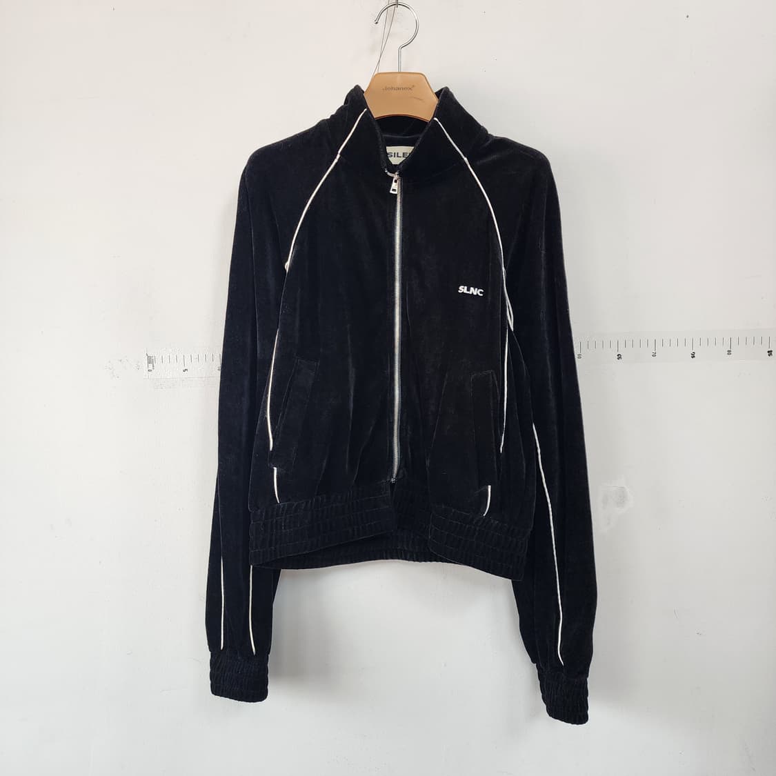 인사일런스 벨벳 트랙 자켓 블랙 상품이미지1