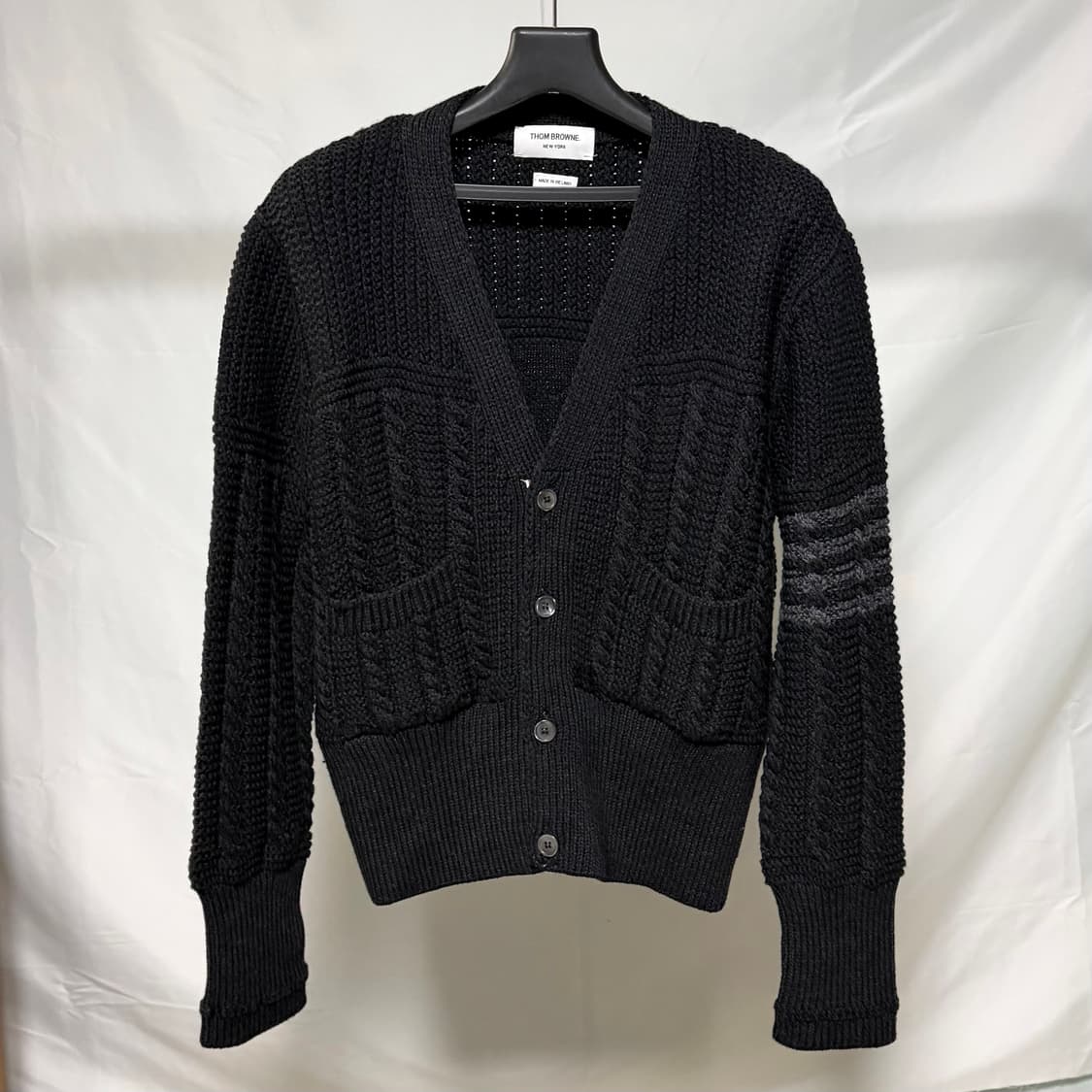 [S+급/4] 톰브라운 사선완장 아란 케이블 가디건 다크그레이 상품이미지1