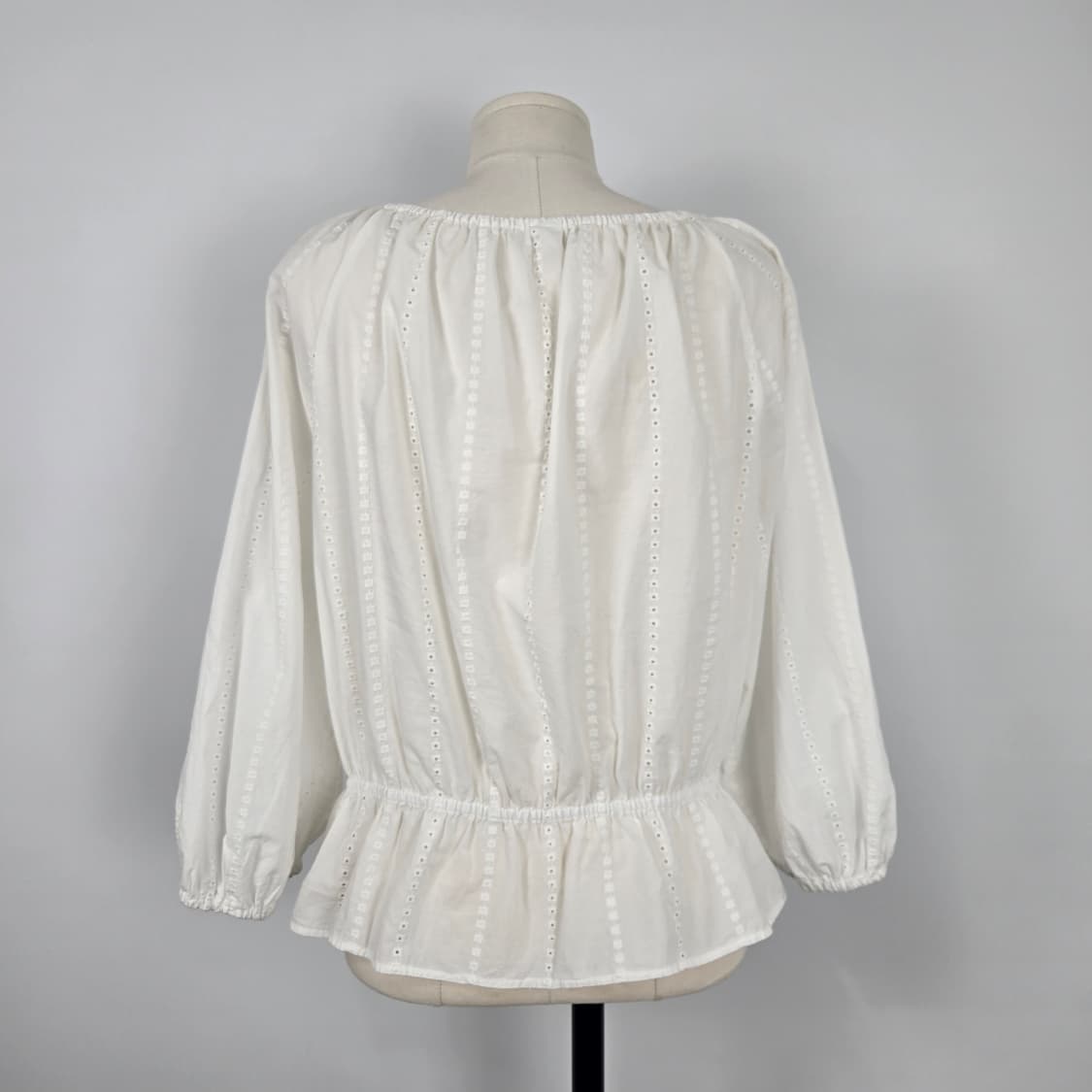 0182 유니클로 화이트 펀칭 블라우스 7부XL 상품이미지2