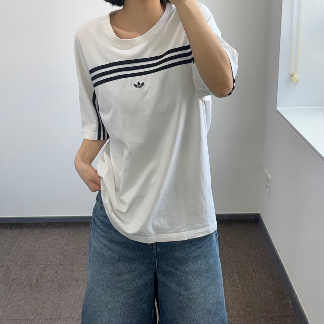 Adidas 아디다스 스몰로고 트랙 아이보리 반팔 상품이미지1