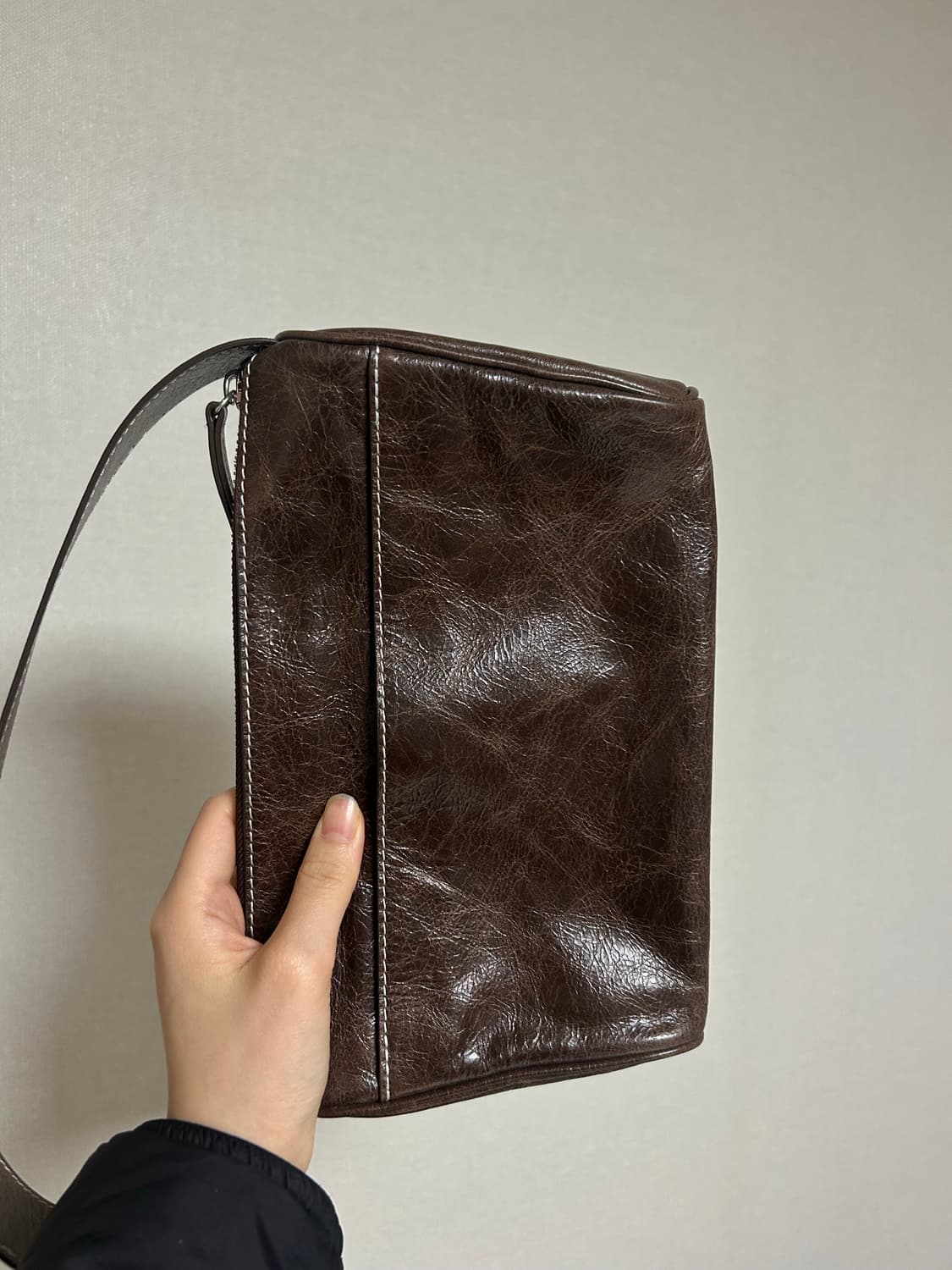 마뗑킴 브라운 베이직 숄더백 상품이미지3