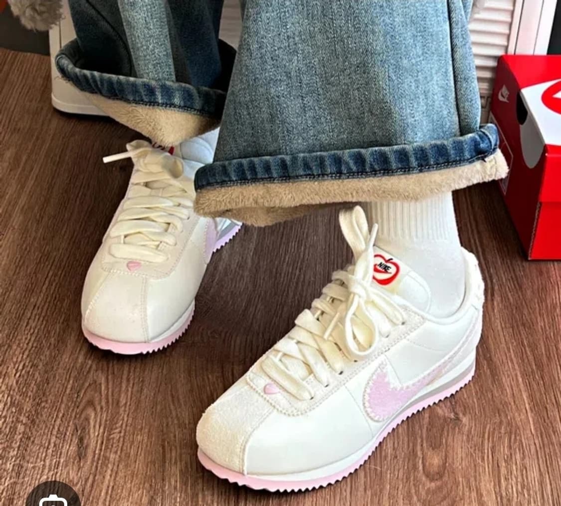 235 나이키 해외직구 칼리지 그레이 핑크 폼 코르테즈 스니커즈 상품이미지1