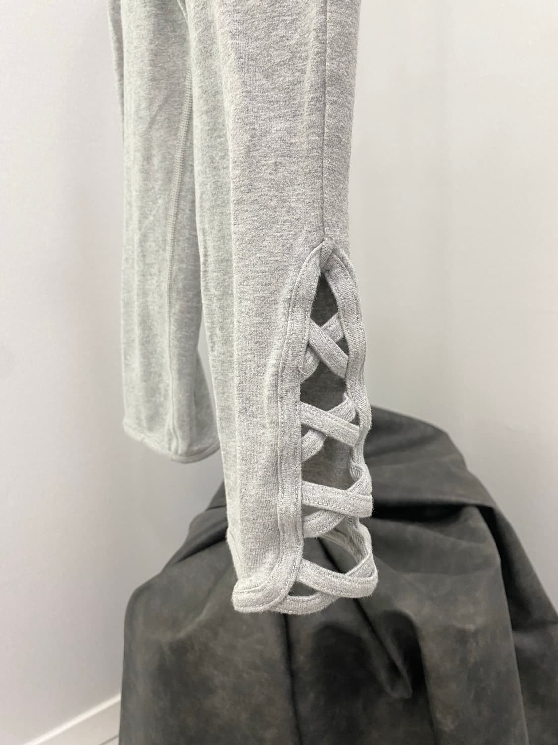 Criss Cross Lattice Capri Leggings 상품이미지5